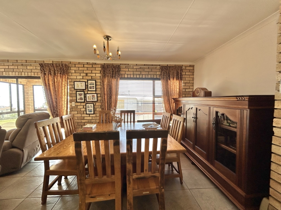 6 Bedroom Property for Sale in Wavecrest Eastern Cape